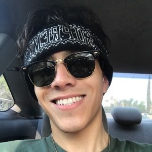 Meet your Posher, Isaaisaac